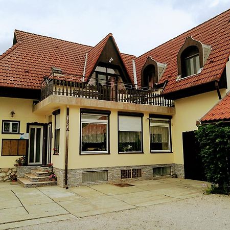 Hotel Revesz Vendeghaz Harkány Exteriér fotografie