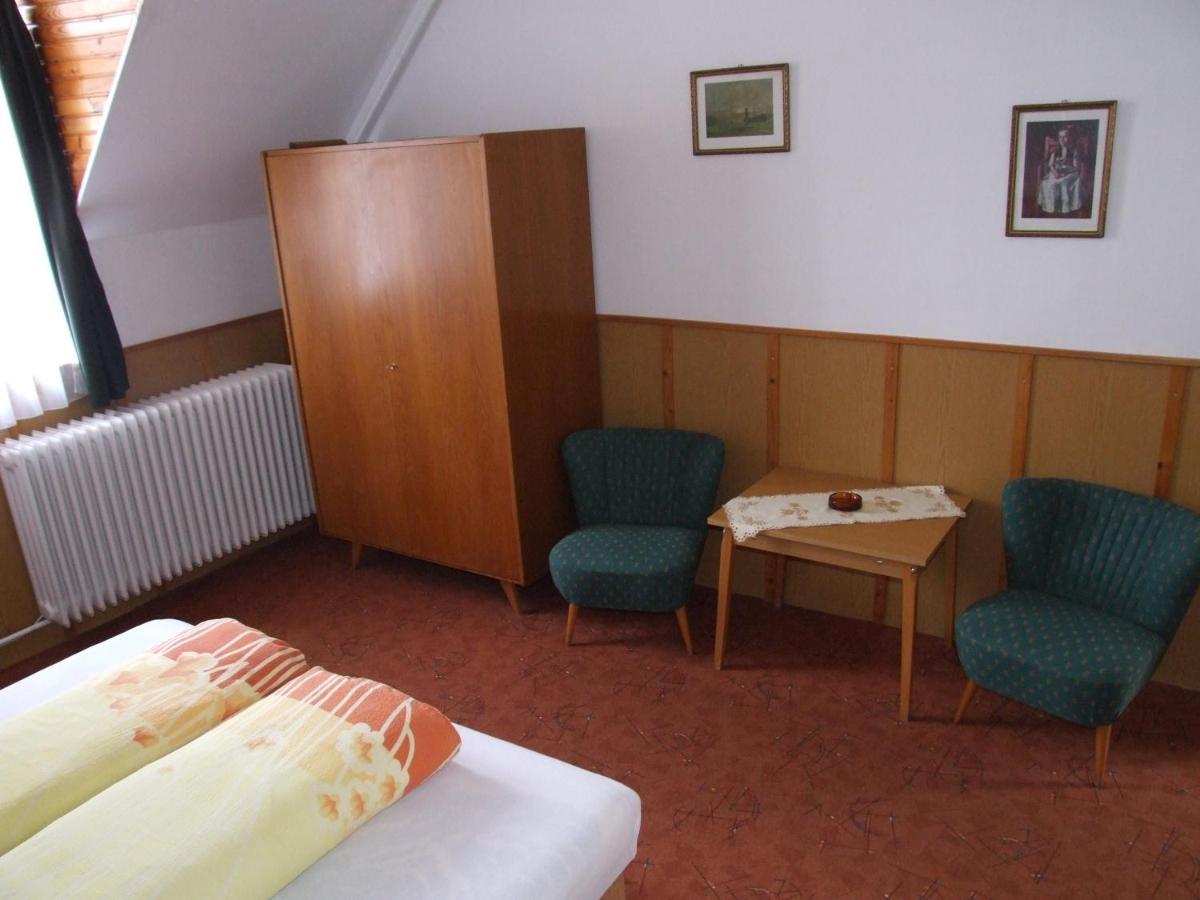Hotel Revesz Vendeghaz Harkány Pokoj fotografie