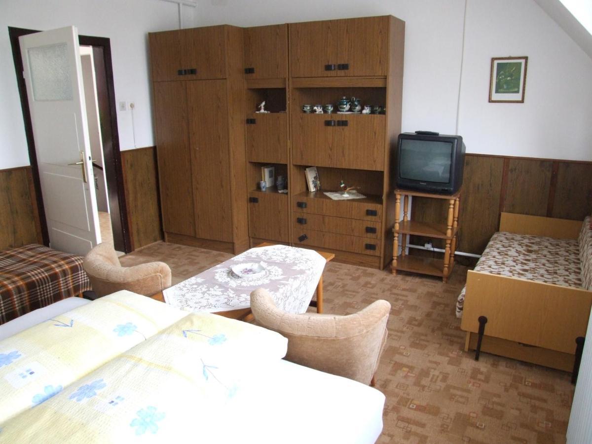 Hotel Revesz Vendeghaz Harkány Pokoj fotografie