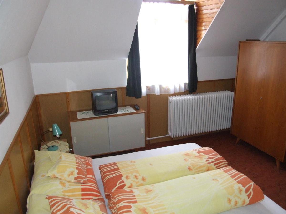 Hotel Revesz Vendeghaz Harkány Pokoj fotografie