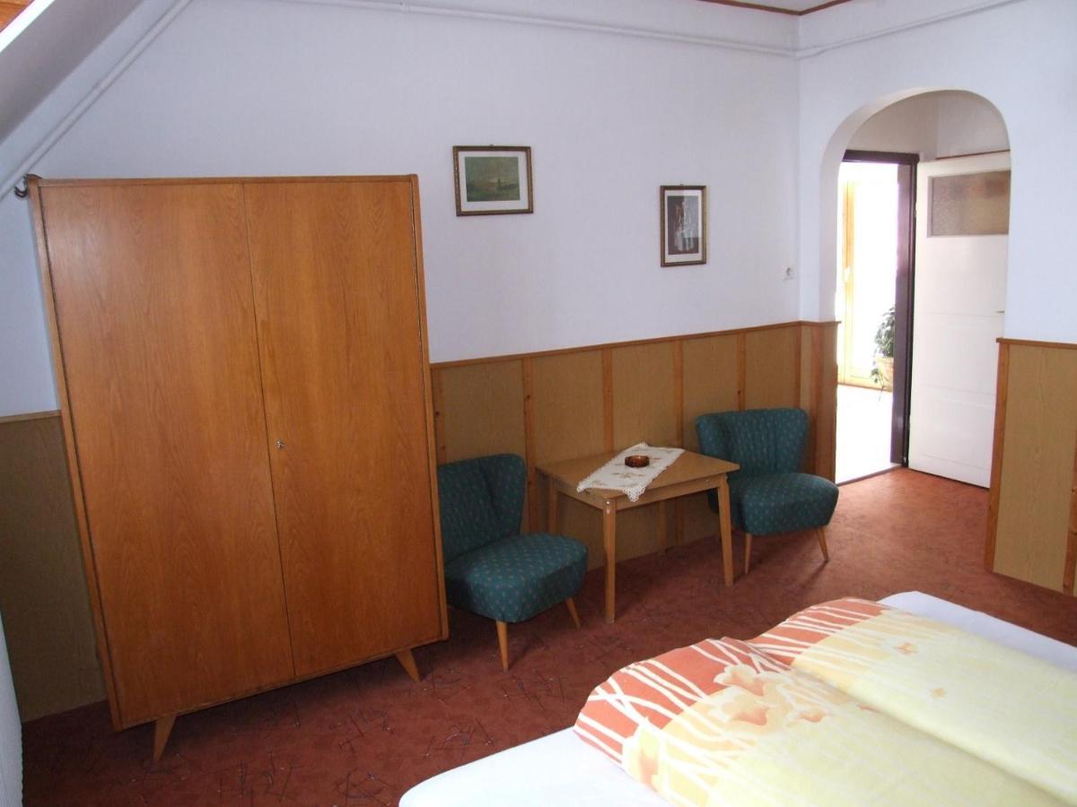 Hotel Revesz Vendeghaz Harkány Pokoj fotografie