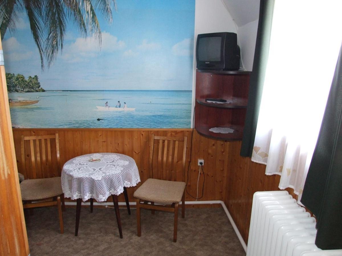 Hotel Revesz Vendeghaz Harkány Pokoj fotografie