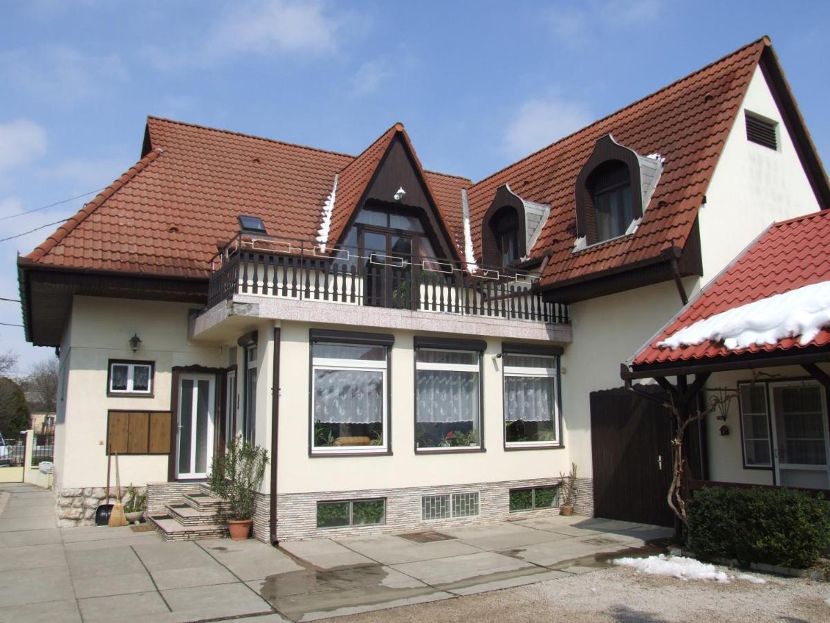 Hotel Revesz Vendeghaz Harkány Exteriér fotografie