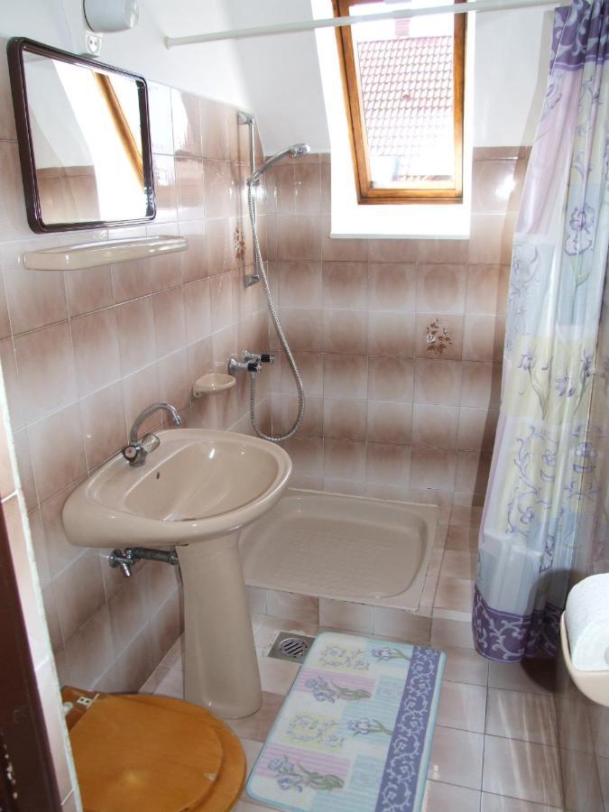 Hotel Revesz Vendeghaz Harkány Pokoj fotografie