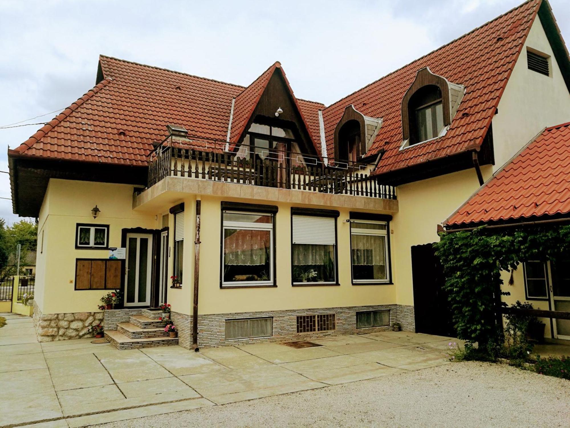 Hotel Revesz Vendeghaz Harkány Exteriér fotografie